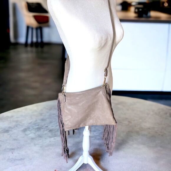 Fringe Hippie Purse l Crossbody Shoulder l Adjustable strap l Zip closure l VGUC - Picture 10 of 15